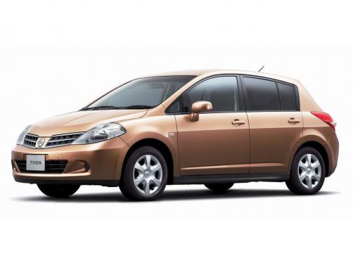Nissan Tiida с аукциона Японии
